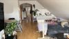 Gemütliche Kapitalanlage im Dachgeschoss eines 7 Familienhauses mit Balkon - Wohnzimmer Richtung Eingang