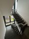 Helle 2-Zimmer-Wohnung mit Balkon in Schwelm - Moderne Treppe mit Fenster.jpg