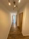 Attraktive und Großzügige Wohnung mit Blick auf den Rathausturm - Diele Richtung Wohnzimmer.jpg