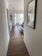 2-Zimmer-Wohnung mit Balkon und Einbauküche in Düsseldorf-Flingern - Diele Richtung Wohnzimmer.jpg
