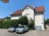 Barrierearme Erdgeschosswohnung Balkon und 2 PKW-Stellplätzen in Witten-Bommern - Parkplätze am Haus.jpg