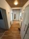 Sonnige 2-Zimmer-Wohnung mit 56 m² Wohnfläche im 1. Obergeschoss in Witten - Flur mit Holzfußboden.jpg