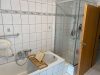 Gemütliche Familienwohnung mit 2 Balkonen & Stellplatz in Beckum-Neubeckum - Badezimmer hinter der Tür.jpg
