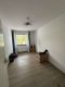 Blick ins Grüne: 3-Zimmer-Wohnung mit Balkon in Bochum - Leeres Zimmer mit Kartons.jpg
