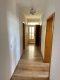 Altbau-Dachgeschosswohnung mit 4 Zimmern und 103 m² in Witten - Langer Flur mit Türen.jpg