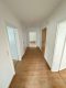 Vollständig renovierte 3-Zimmer-Wohnung mit Garage in Gelsenkirchen - Heller Flur mit Holzboden.jpg